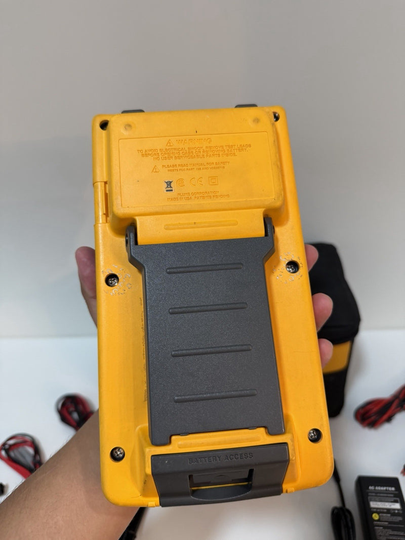 FLUKE 741B DOCUMENTING PRCESS CALIBRATOR WITH LEADS & CHARGER TESTED