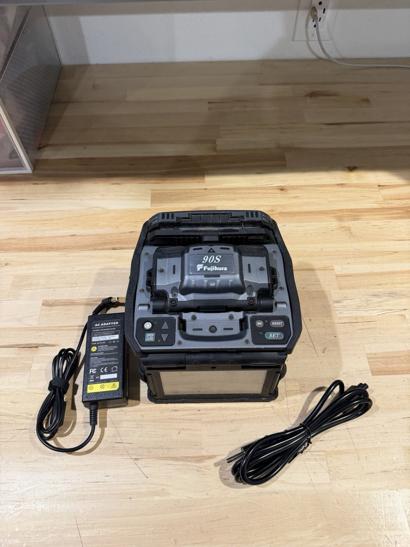 FUJIKURA 90S SM MM CORR ALIGNMENT FIBER FUSION SPLICER W/ CHARGER - SHIPS FREE