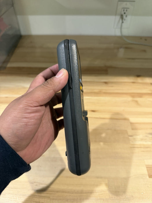 FLUKE MULTIMETER SHIPS FAST (PARTS ONLY) FOR PARTS