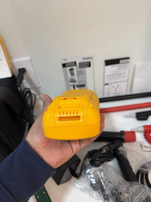 FLUKE BT521 BATTERY ANALYZER KIT W/ACCESSORIES (NEW FACTORY SEALED)CAL 2025/2026