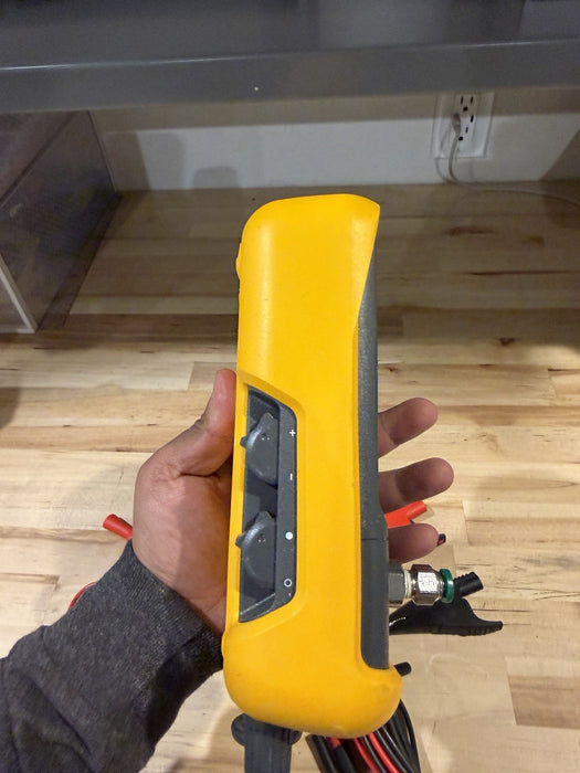 FLUKE 718 30G PRESSURE CALIBRATOR W/LEADS & BAG (FREE SHIPPING)PERFECT CONDITION