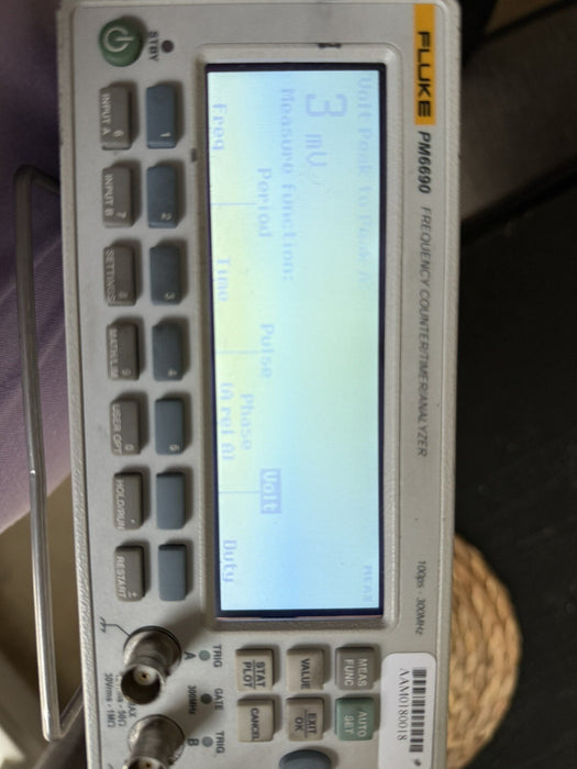 FLUKE PM6690 2.7 GHZ FREQUENCY COUNTER/TIMER ANALYZER