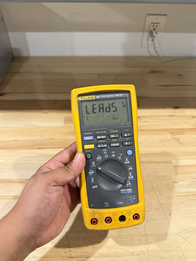 FLUKE 189 TRUE RMS MULTIMETER (PARTS ONLY)  FOR PARTS - SHIPS FAST