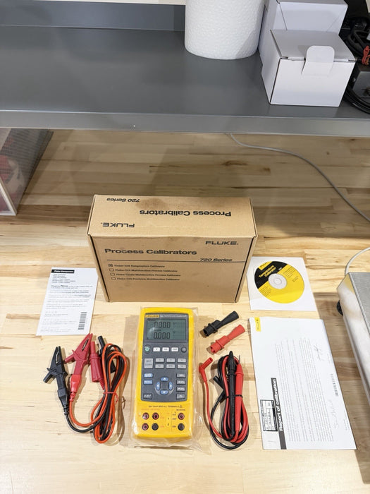 FLUKE 724 TEMPERATURE CALIBRATOR METER / NEW SEALED - FREE SHIPPING (TESTED) NEW