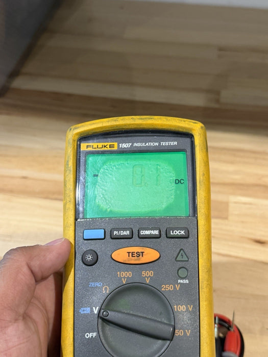 FLUKE 1507 INSULATION MULTIMETER W/ LEADS & CLIPS - SHIP FAST