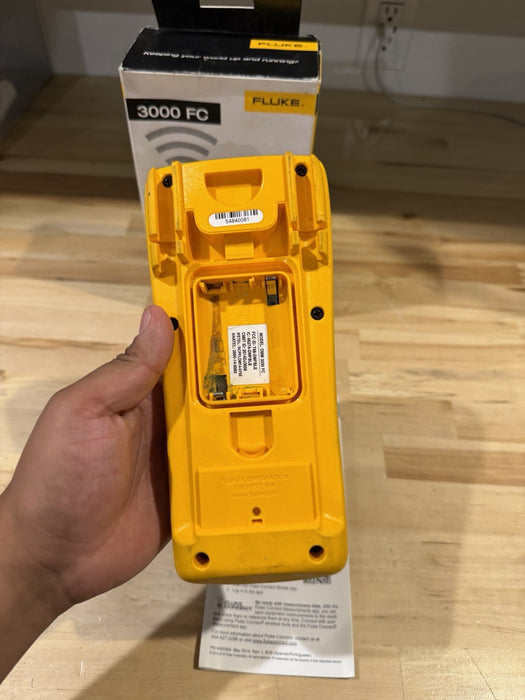 FLUKE 3000 FC WIRELESS DIGITAL MULTIMETER FOR PARTS