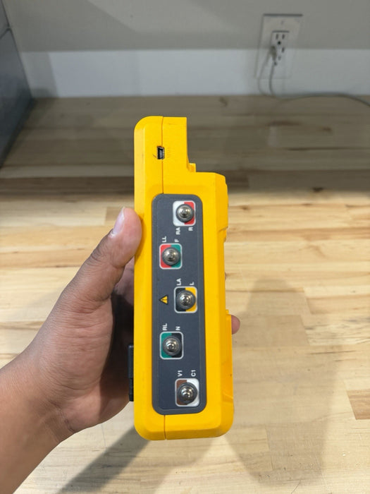 FLUKE PROSIM 4 VITAL SIGNS SIMULATOR (NO BATTERY) READ DESCRIPTION / FOR PARTS