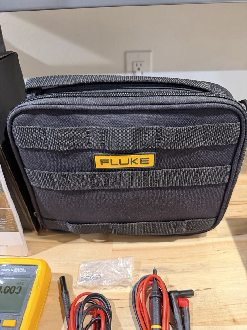FLUKE 3000 FC TRUE RMS MULTIMETER & FLUKE A3000 FC CURRENT CLAMP KIT