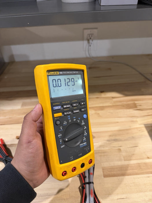 FLUKE 189 TRUE RMS MULTIMETER WITH LEADS AND CLIPS TESTED