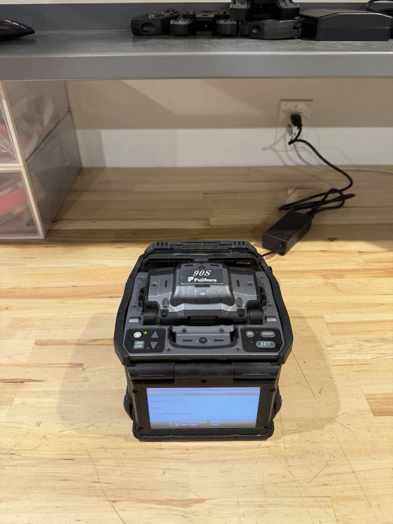 FUJIKURA 90S SM MM CORR ALIGNMENT FIBER FUSION SPLICER W/ CHARGER - SHIPS FREE