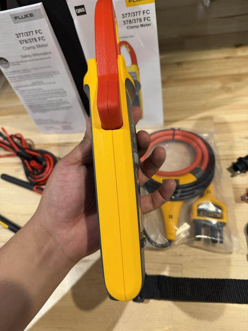 FLUKE 378 FC NON-CONTACR VOLTAGE CLAMP METER W/ LEADS & CASE - SHIPS FAST