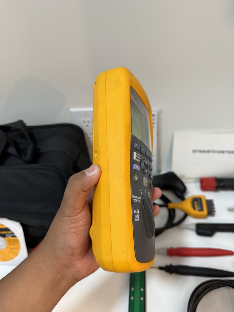 FLUKE BT521 BATTERY ANALYZER WITH ACCESSORIES TESTED