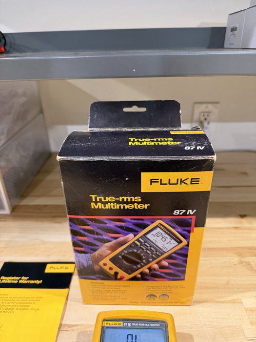 FLUKE 87 IV TRUE RMS MULTIMETER W/ LEADS & CLIPS (TESTED) SHIPS FAST