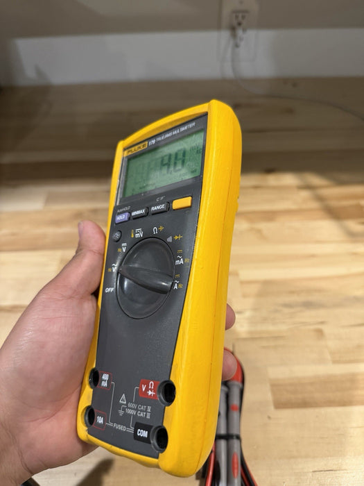 FLUKE 179 TRUE RMS MULTIMETER W/ LEADS- SHIPS FAST (TESTED)