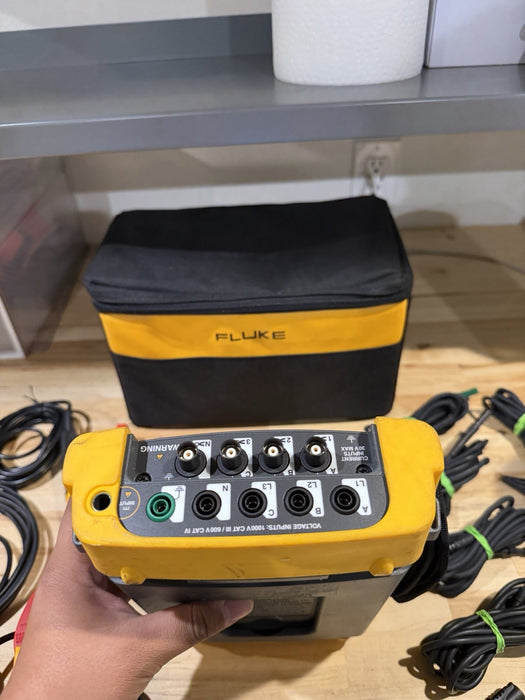 FLUKE 434 POWER QUALITY ANALYZER W/ACCESSORIES& CHARGER - SHIPS FREE (TESTED)
