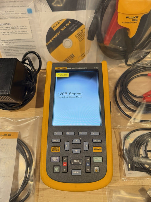 FLUKE 125B INDUSTRIAL SCOPEMETER 40MHZ W/ ACCESSORIES & BAG - FREE SHIPPING