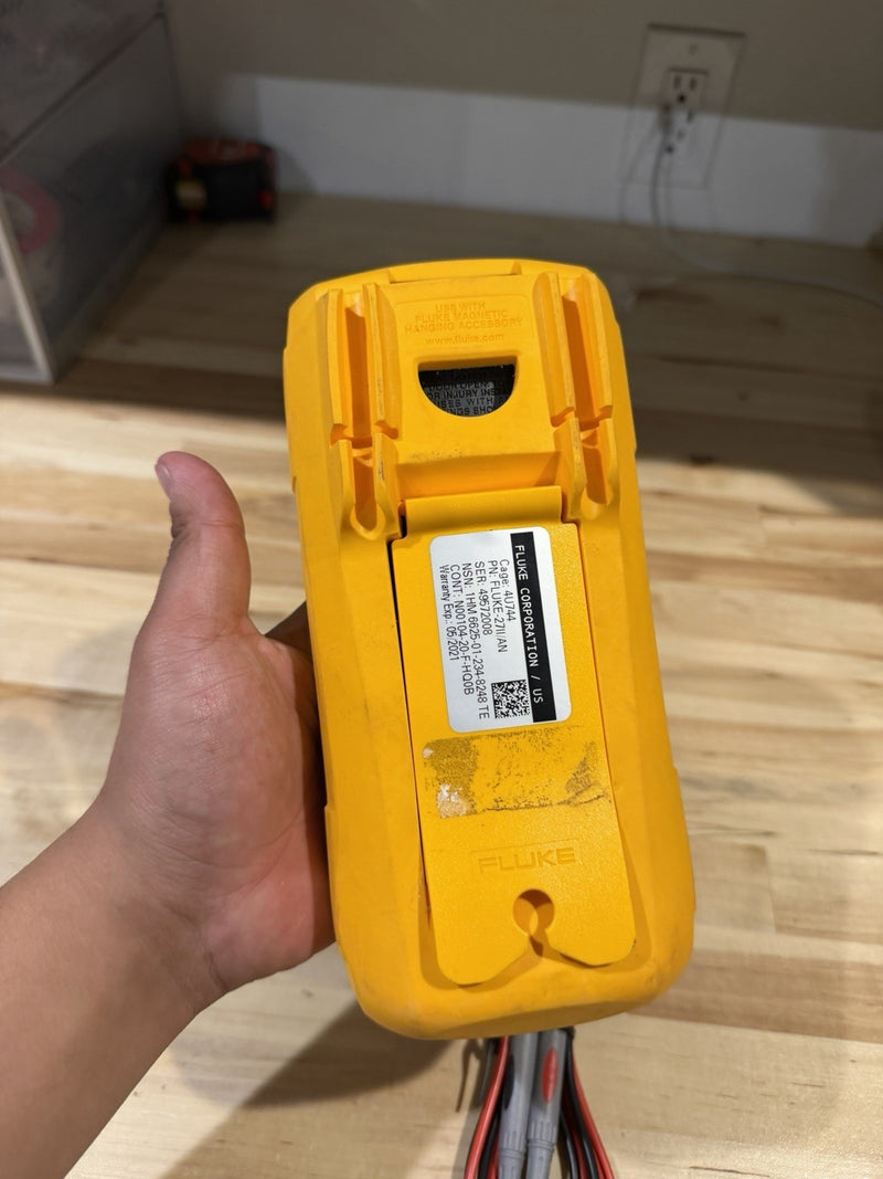 FLUKE 27 II INDUSTRIAL DIGITAL MULTIMETER WITH LEADS & CLIPS CALIBRATED 2025