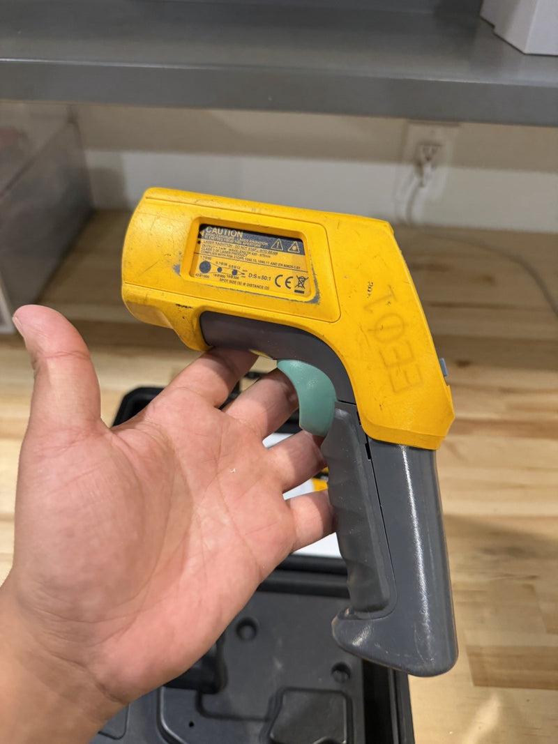 FLUKE 568 IR THERMOMETER WITH CASE TESTED