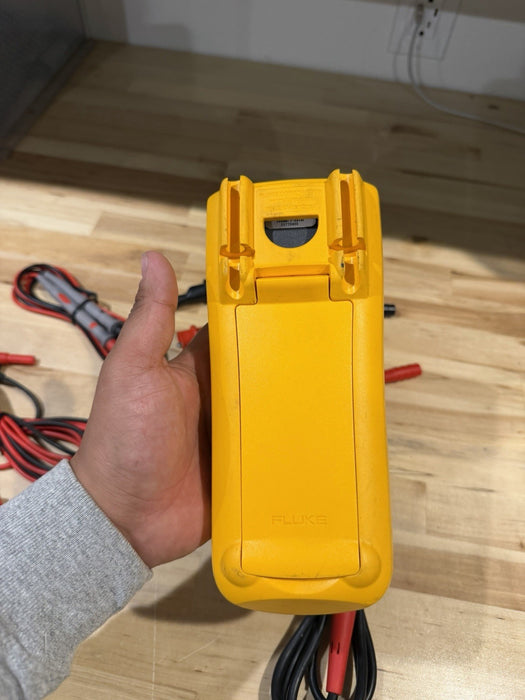FLUKE 1507 INSULATION MULTIMETER WITH LEADS & CLIPS
