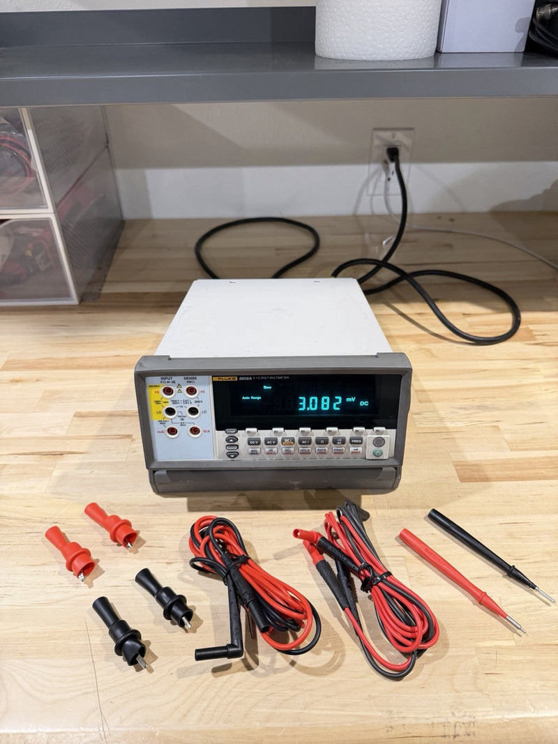 FLUKE 8808A 5.5 DIGITAL MULTIMETER WITH LEADS & CHARGER TESTED