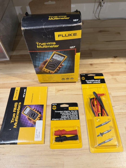 FLUKE 187 TRUE RMS MULTIMETER W/ LEADS & CLIPS  (NEW SEALED) TESTED - RARE