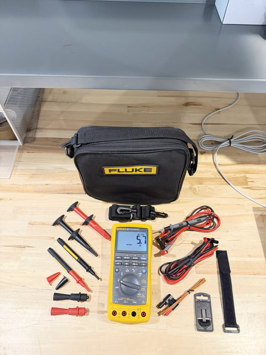 FLUKE 789 PROCESS METER W/ ACCESSORIES (TESTED) EXCELLENT CONDITION