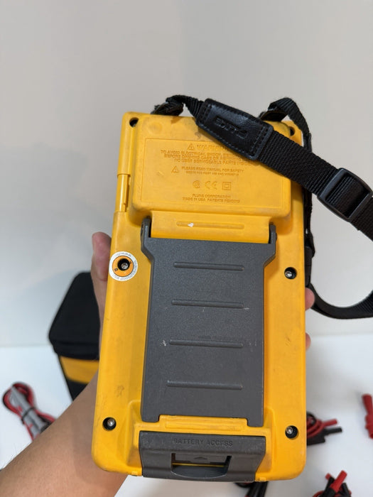 FLUKE 743B DOCUMENTING PROCESS CALIBRATOR W/ LEADS & ACCESSORIES (FREE SHIPPING)