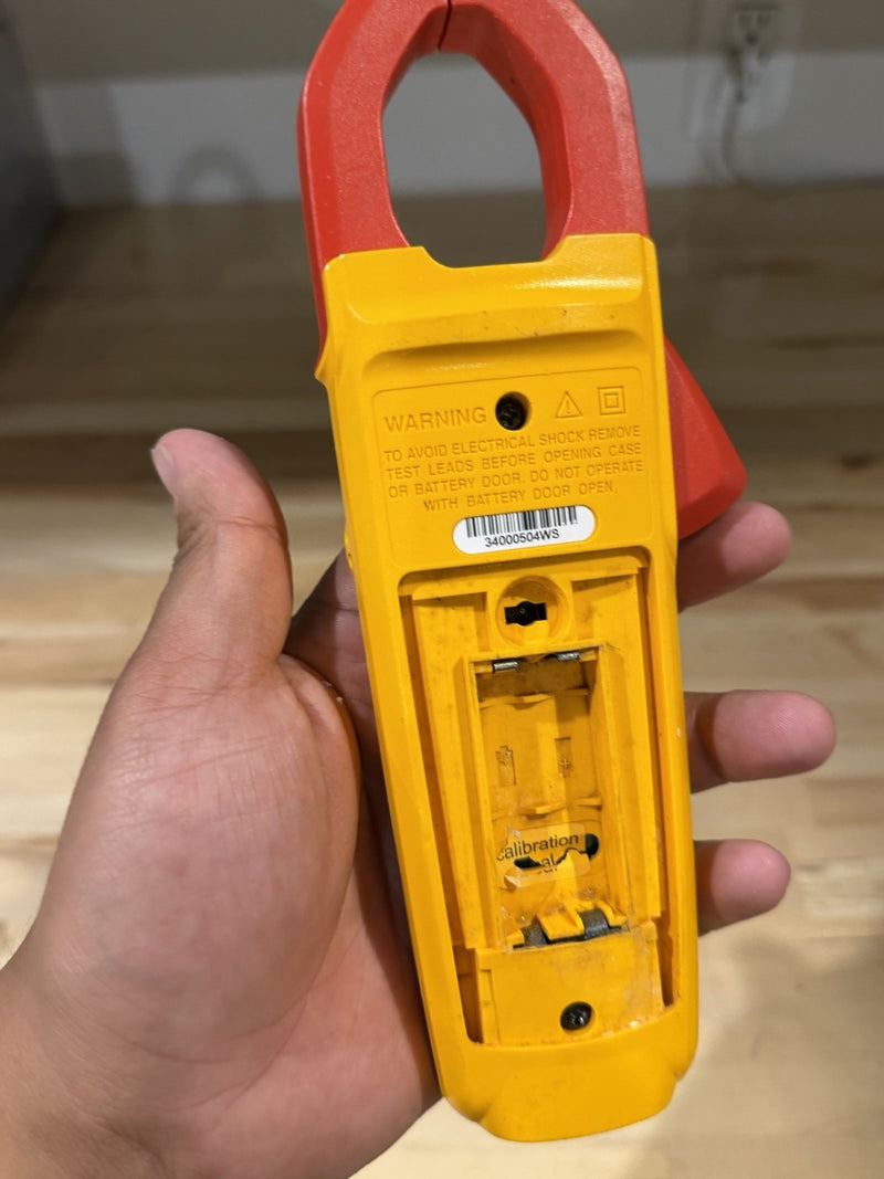 FLUKE 323 TRUE RMS CLAMP METER FOR PARTS