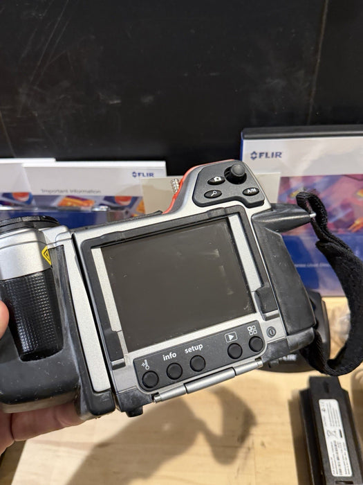 FLIR T300 THERMAL IMAGING INFRARED CAMERA W/ ACCESSORIES (TESTED) FREE SHIPPING