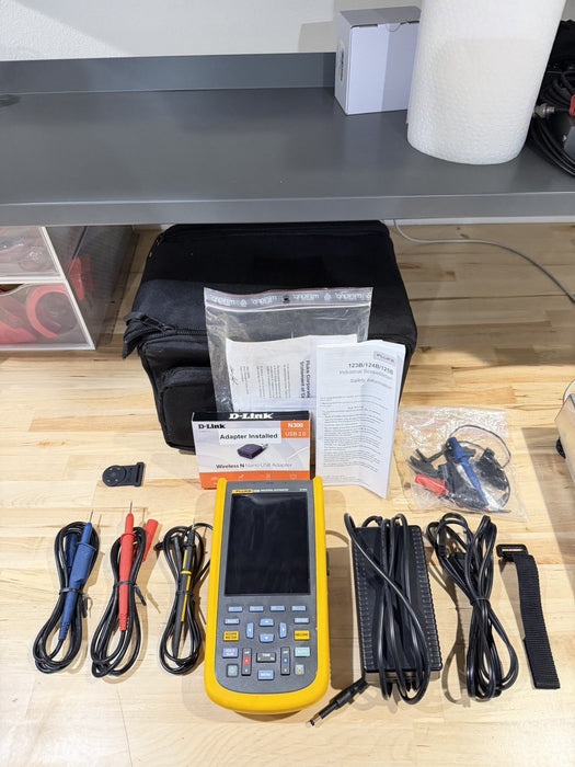 FLUKE 123B INDUSTRIAL SCOPEMETER 20MHZ W/ ACCESSORIES & BAG - FREE SHIPPING