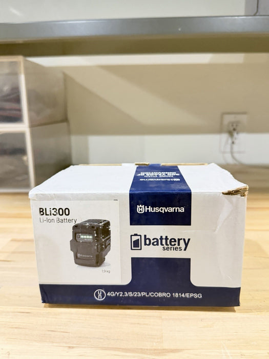 HUSQVARNA BLi300 - 36V 9.0 AH BATTERY NEW OEM 967071902 (NEW FACTORY SEALED)