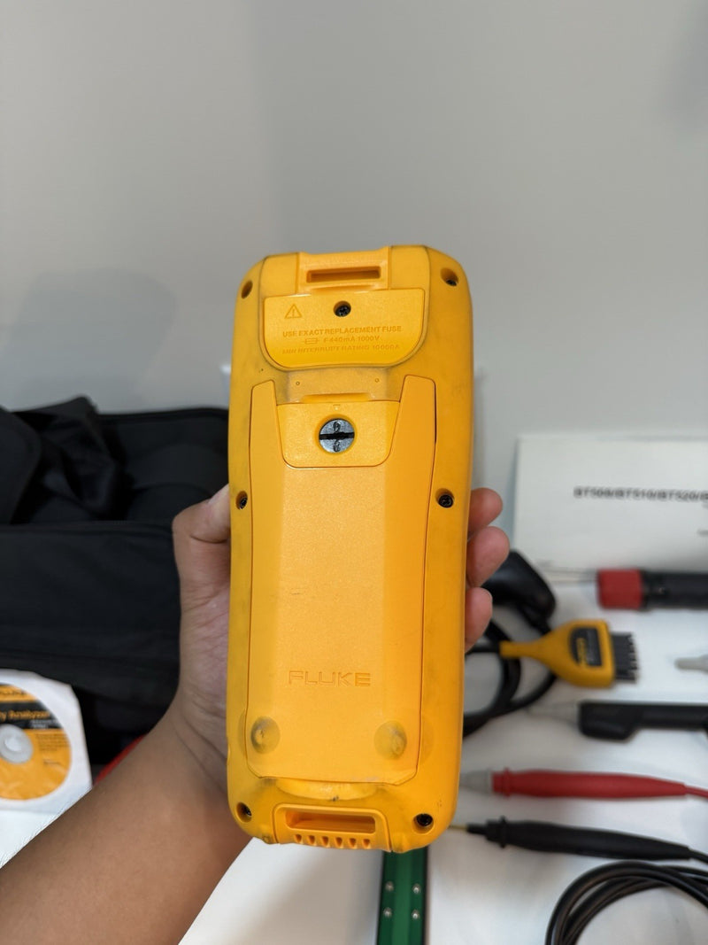 FLUKE BT521 BATTERY ANALYZER WITH ACCESSORIES TESTED