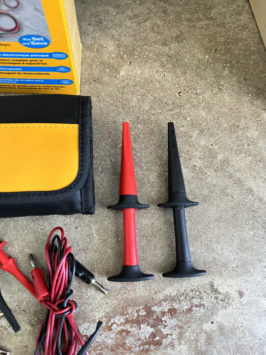 FLUKE 754 DOCUMENTING PROCESS CALIBRATOR WITH NEW TLK287 LEADS & EXTRA BATTERY