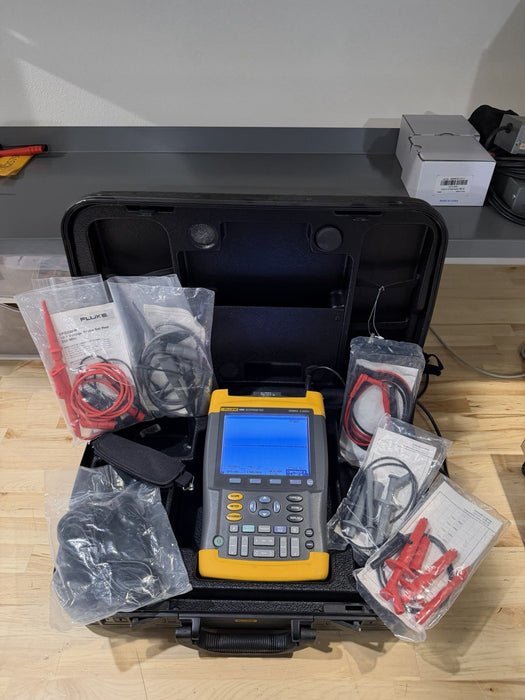 FLUKE 199B SCOPEMETER 200MHZ 2.5GS/S WITH ACCESSORIES & CASE TESTED