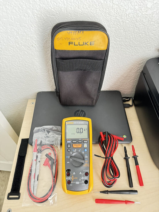 FLUKE 1587 FC INSULATION MULTIMETER WITH BAG AND LEADS