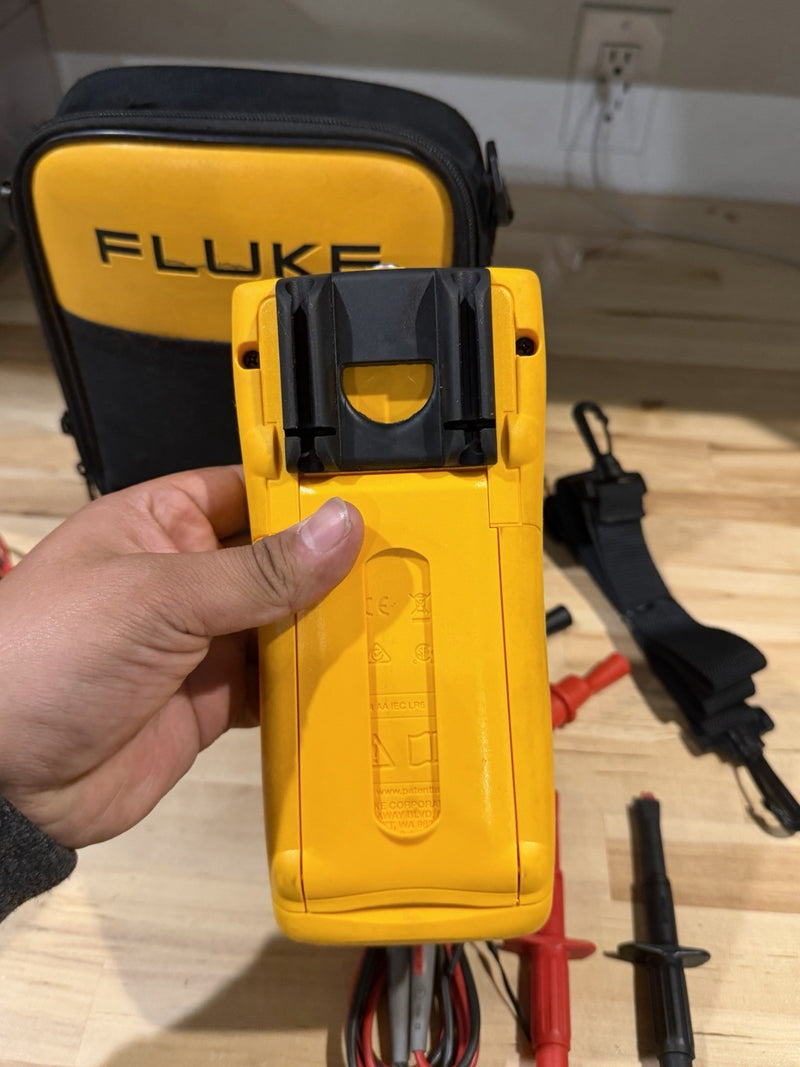 FLUKE 725 MULTIFUNCTION PROCESS CALIBRATOR WITH BAGLEADS & CLIPS