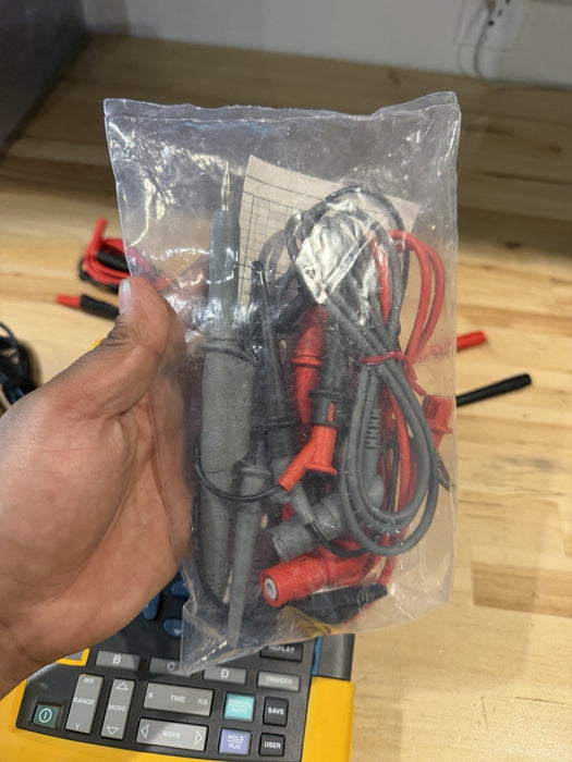 FLUKE 190-204 SCOPEMETER 4CH 200MHZ 2.5GS/S W LEADS & ACCESSORIES (TESTED)