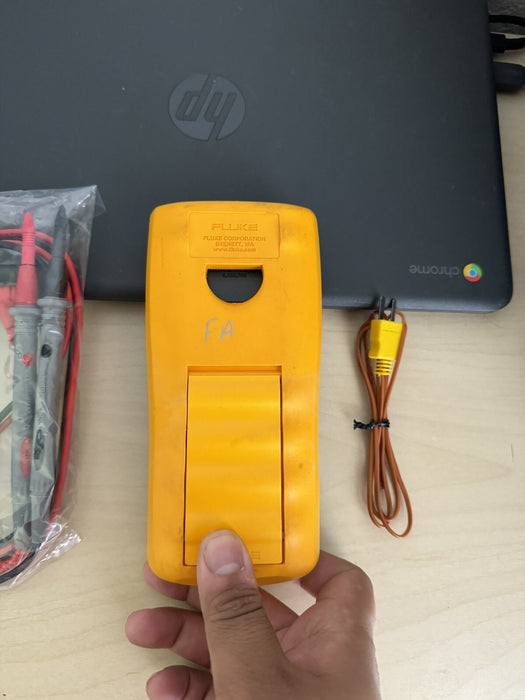 FLUKE 52 II THERMOCOUPLE THERMOMETER METER WITH PROBE & LEADS
