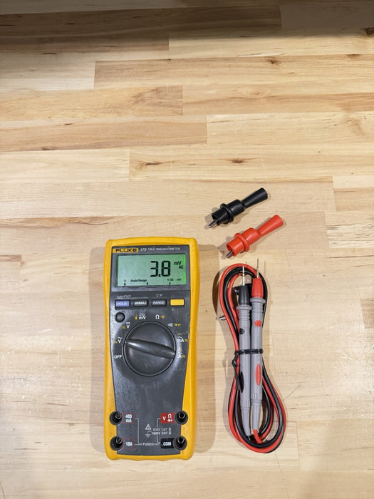 FLUKE 179 MULTIMETER W/ LEADS & CLIPS (SHIPS FAST)