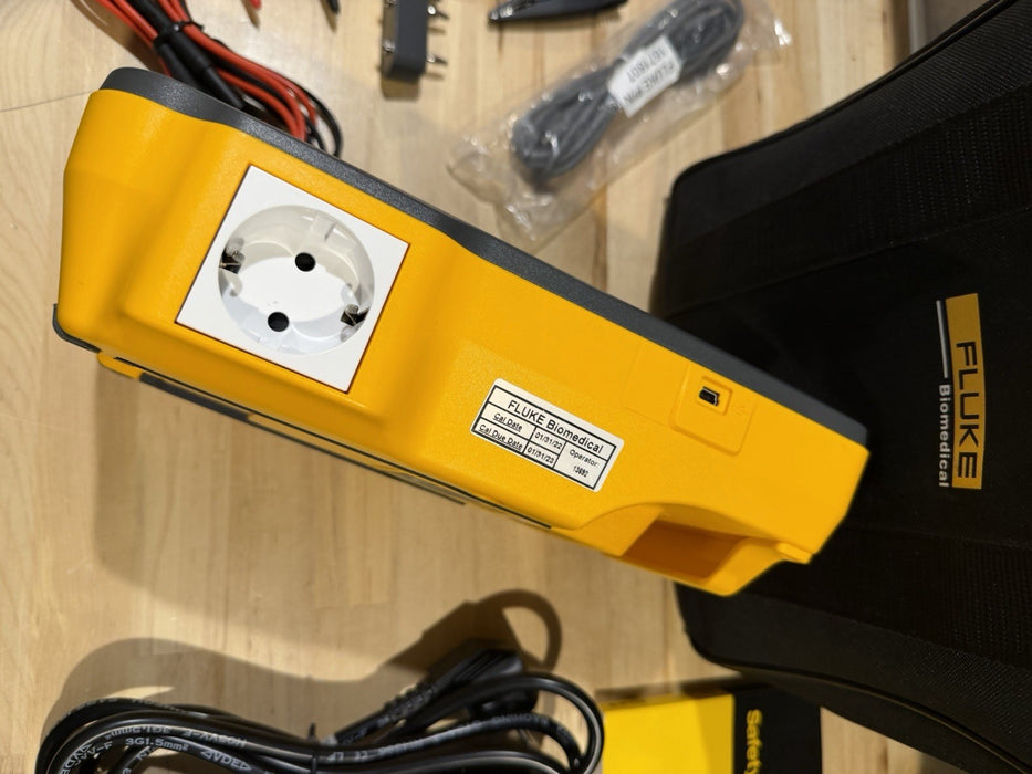 FLUKE ESA612 230V ELECTRICAL SAFETY ANALYZER W/ ACCESSORIES (TESTED) SHIPS FREE