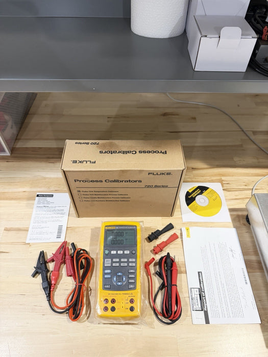 FLUKE 724 TEMPERATURE CALIBRATOR METER / NEW SEALED - FREE SHIPPING (TESTED) NEW