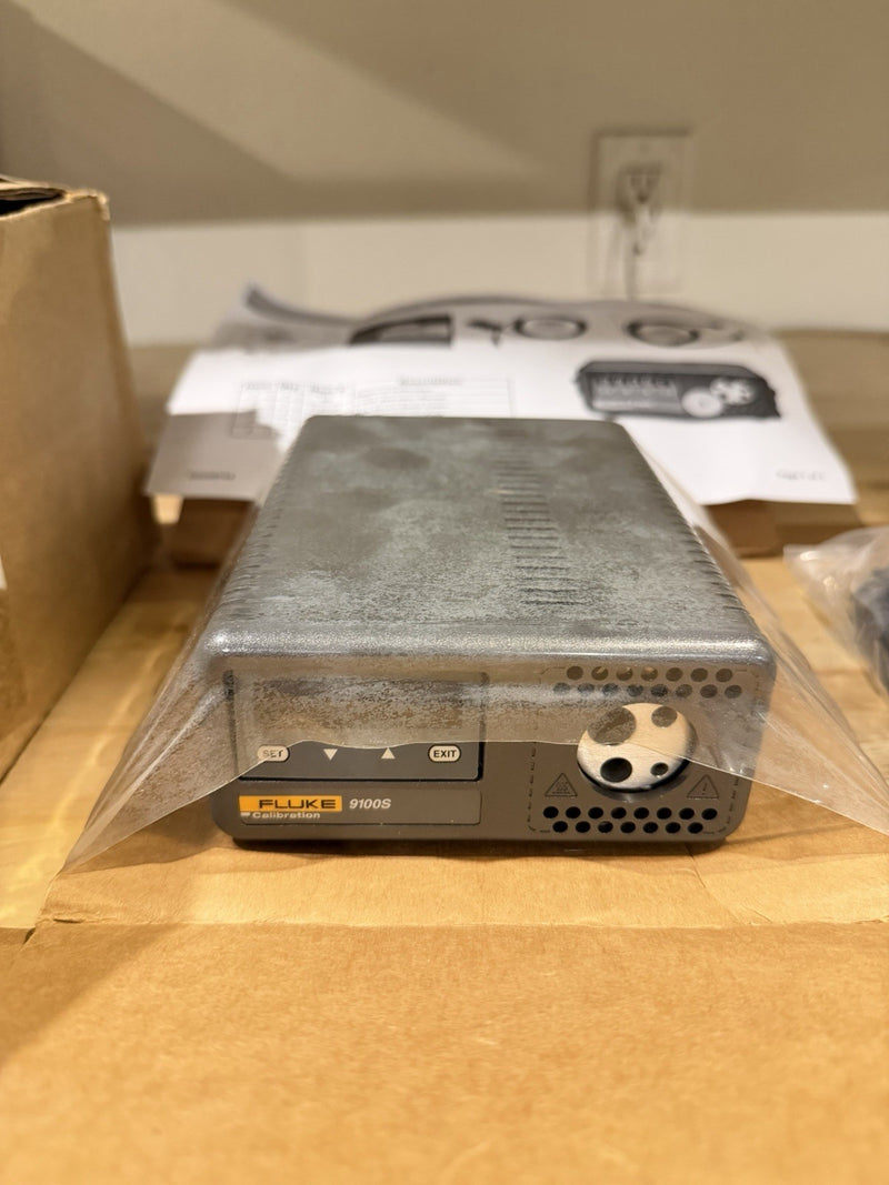 FLUKE CALIBRATION 9100S DRY WELL TEMPERATURE CALIBRATOR
