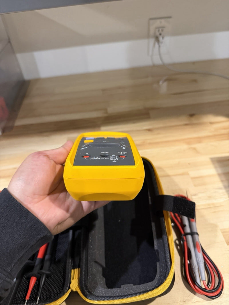 FLUKE 233 KIT REMOTE DISPLAY AUTOMOTIVE DIGITAL MULTIMETER