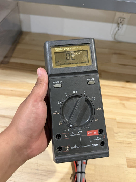 FLUKE 8025 A DIGITAL MULTIMETER W/ LEADS- SHIPS FAST