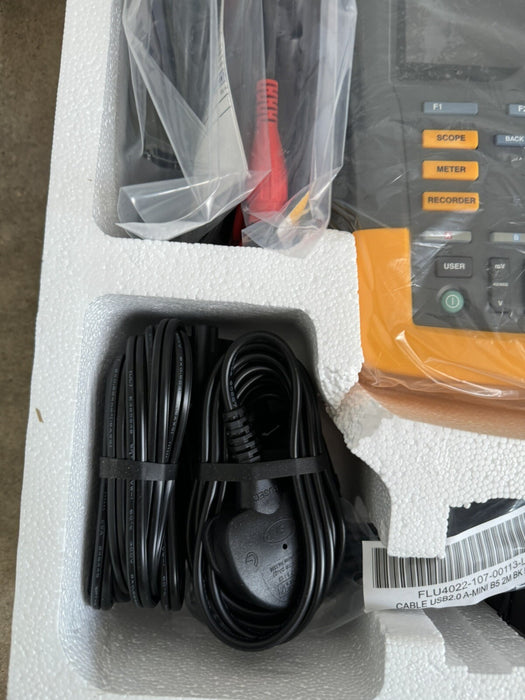FLUKE 190-062-III COLOR SCOPE METER 60MHZ 2 CHANNEL NEW