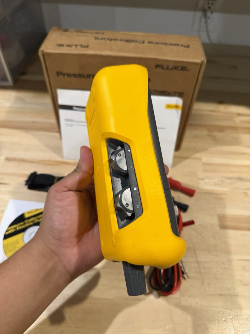FLUKE 719 30G PRESSURE CALIBRATOR KIT W/ LEADS  (TESTED) NEW