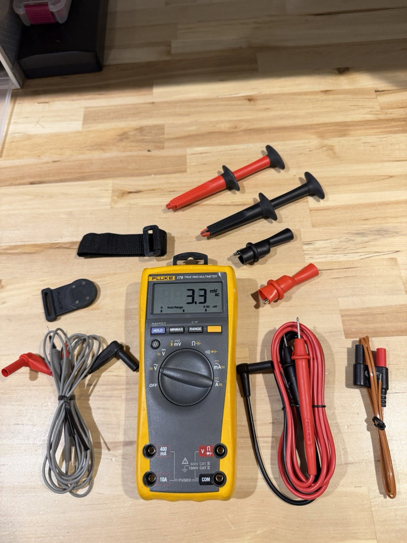 FLUKE 179 TRUE RMS MULTIMETER KIT WITH LEADS & ACCESSORIES TESTED