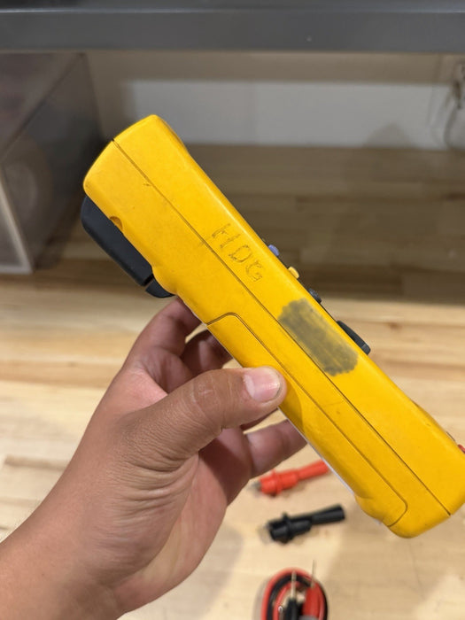 FLUKE 187 TRUE RMS MULTIMETER W/ LEADS & CLIPS - SHIPS FAST