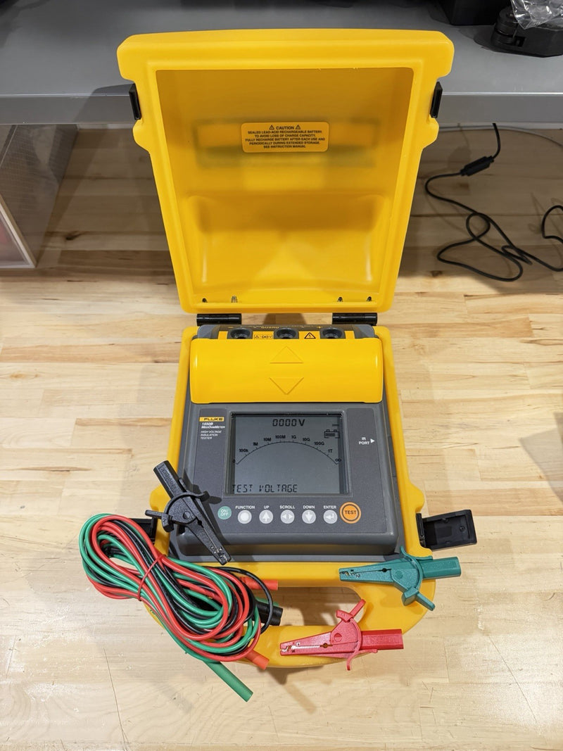 FLUKE 1550B MEGOHMMETER HIGH VOLTAGE INSULATION TESTER W/ LEADS - TESTED