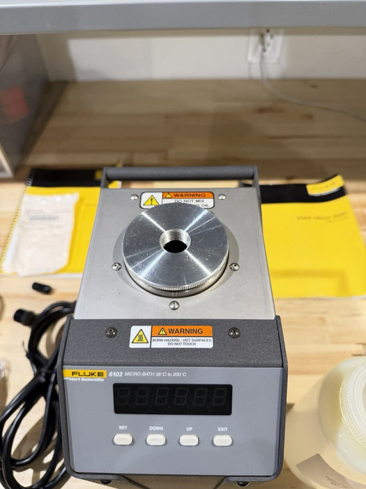 FLUKE 6102 MICRO-BATH 35Â°C TO 200Â°C WITH ACCESSORIES TESTED